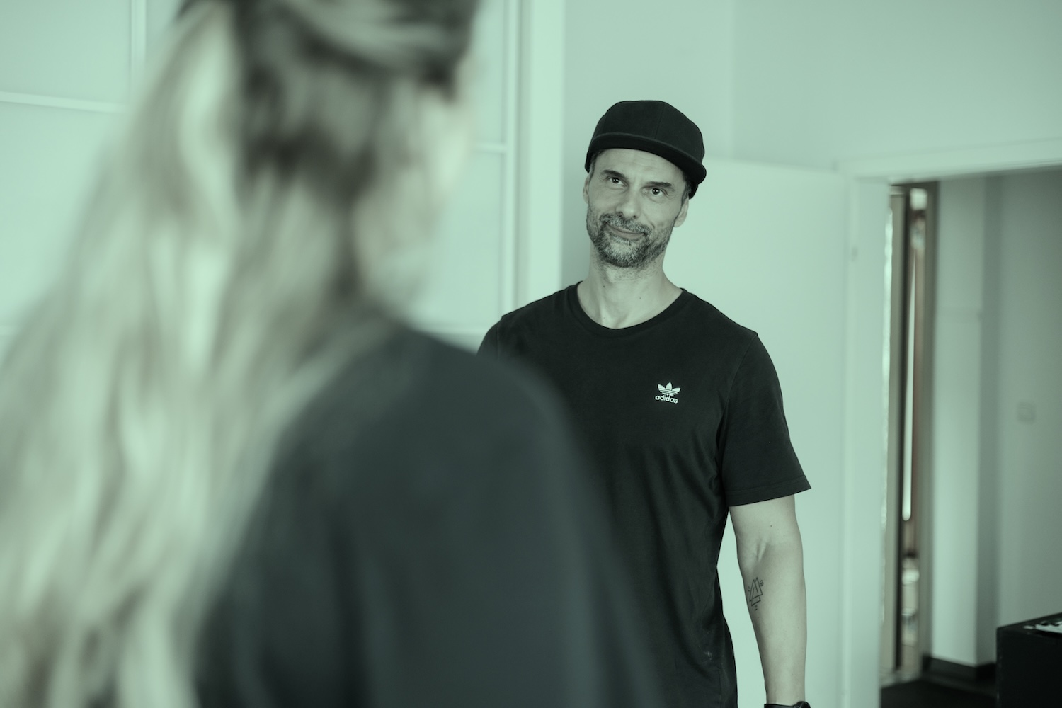 Coach im Gespräch mit einer Kundin im Vitalform Studio in Essen-Bredeney